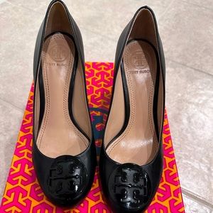 Size 6 Meatico Tory Burch Coated Logo Heels